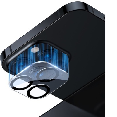 Telemóvel preto com acessório de lente transparente e tecnologia de luz azul