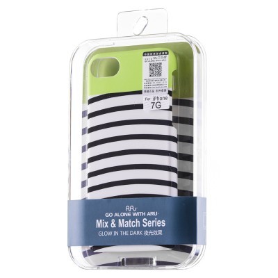 Capa para iPhone 7G riscas pretas e brancas em embalagem.