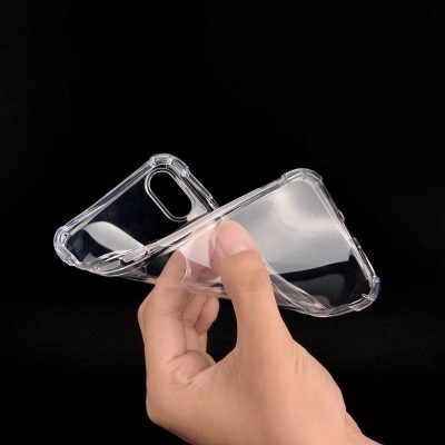 Capa transparente para smartphone em fundo preto