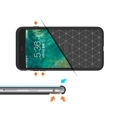 Capa protetora preta para smartphone com padrão interno geométrico e setas indicativas