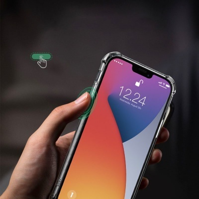 Smartphone com capa transparente a mostrar ecrã e data 25 de agosto