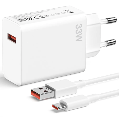 Carregador branco de 33W com cabo USB e USB-C e plugue europeu