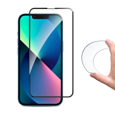 Telemóvel com protetor de ecrã e suporte transparente numa mão