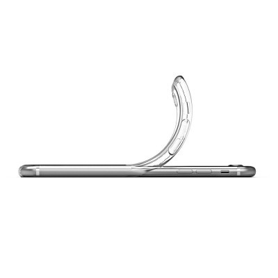 Capa transparente flexível para smartphone parcialmente dobrada sobre telemóvel prateado