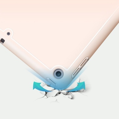 Tablet cor de rosa em ângulo com destaque na proteção contra impacto