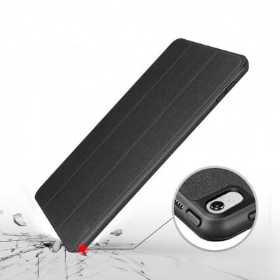 Capa protetora preta para smartphone com textura granulada e recorte para câmara