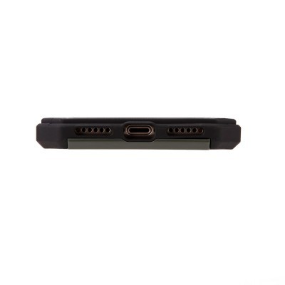 Parte inferior de telemóvel com capa preta e porta USB-C