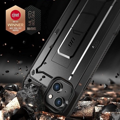 Capa protetora preta robusta para smartphone com texto sobre padrões militares de resistência