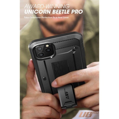 Smartphone com capa protetora negra robusta UNICORN BEETLE PRO com suporte integrado.