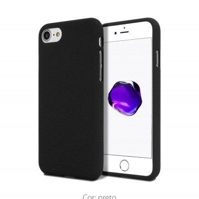 Smartphone com capa protetora preta fosca e ecrã ligado com elemento roxo