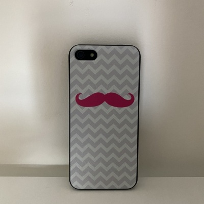 https://www.icare-market.pt/product/iphone-5-5s-se-capa-fina-rigida-mustache