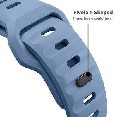 Pulseira azul clara de silicone com fivela preta em forma de T