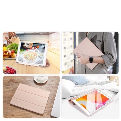 Tablet com capa rosa dobrável em vários ambientes interiores