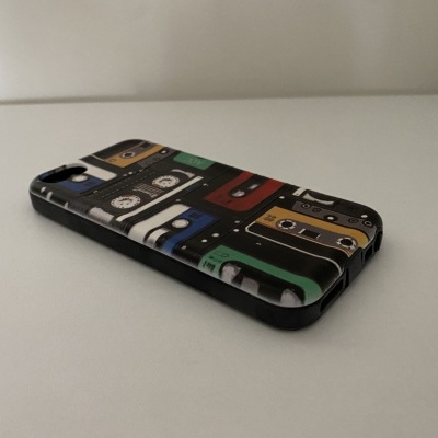 https://www.icare-market.pt/product/iphone-5-5s-se-capa-silicone-vintage-cassete