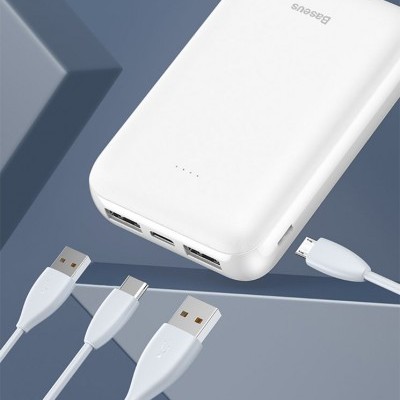 Powerbank branco da Baseus com três cabos USB sobre fundo cinzento