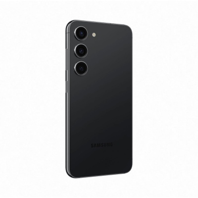Smartphone Samsung preto com três câmaras traseiras numa imagem com fundo branco