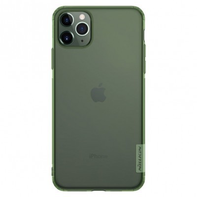iPhone com capa protetora verde fosco Nillkin e câmaras traseiras