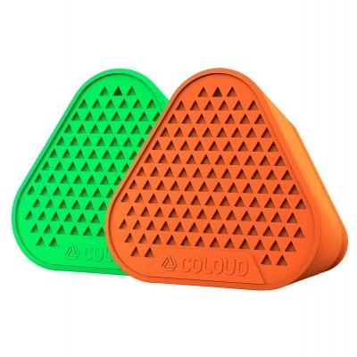 Dois suportes triangulares de silicone verde e laranja com padrão em relevo