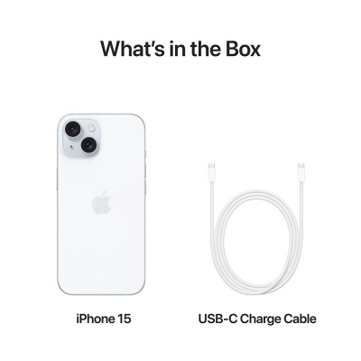 iPhone 15 branco com cabo USB-C branco em fundo branco