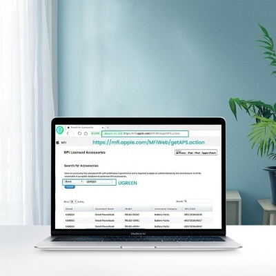 Computador portátil Apple MacBook Air aberto com página de pesquisa de acessórios MPI no ecrã