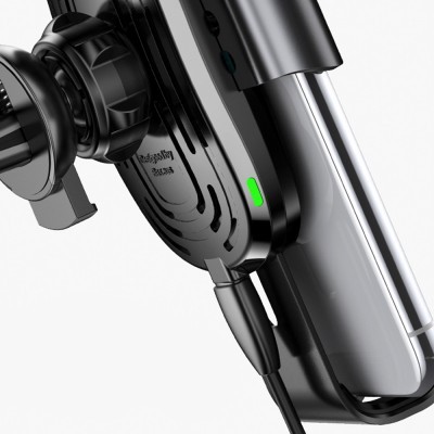 Suporte para telemóvel com ventosa e cabo ligado a smartphone prateado