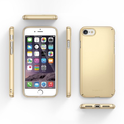 Smartphone dourado com capa dourada visto de várias perspetivas.