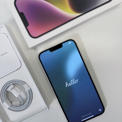 Smartphone com ecrã a mostrar 