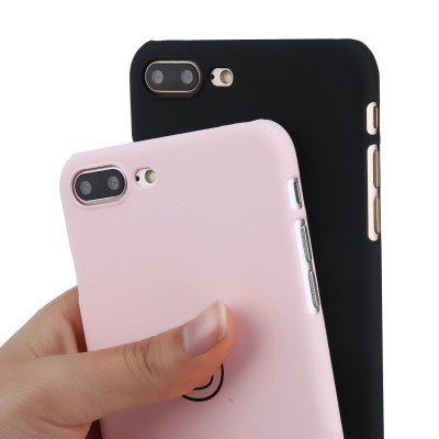 Capas de silicone para telefone nas cores rosa e preto com aberturas para câmera e botões