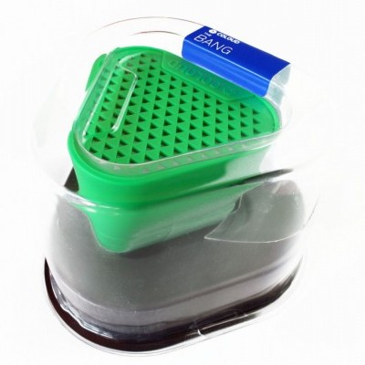 Embalagem plástica transparente com triângulo verde perfurado e etiqueta BANG