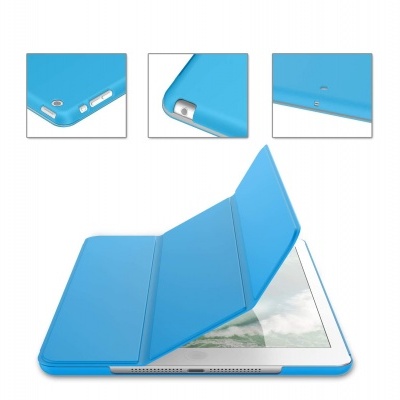 capa protetora azul para tablet com dobradiça e recortes para botões e câmera