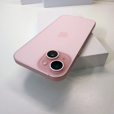 Smartphone cor-de-rosa com duas câmaras traseiras grandes