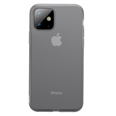 iPhone cinzento com capa protetora translúcida e módulo de câmara quadrado preto