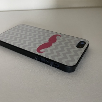 https://www.icare-market.pt/product/iphone-5-5s-se-capa-fina-rigida-mustache