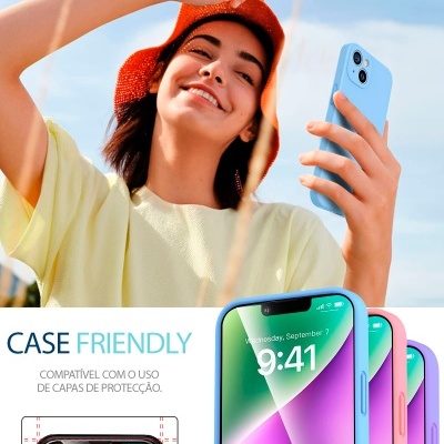Capas protetoras coloridas para smartphone exibidas com texto promocional e mulher sorrindo ao ar livre com chapéu laranja.