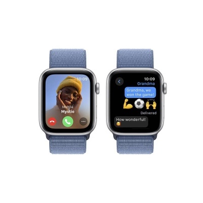 Dois relógios inteligentes azuis com ecrãs de chamada e mensagem.