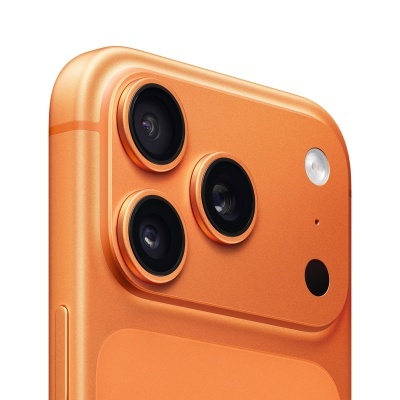 Smartphone laranja com três câmeras traseiras e flash LED.