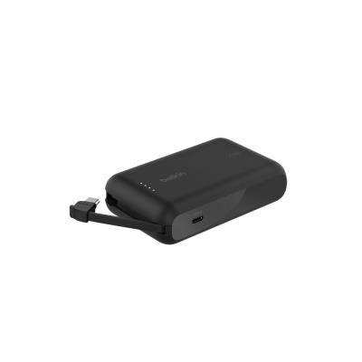 Carregador portátil preto Belkin com 20W e LEDs indicativos.
