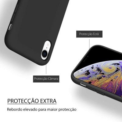 Capa protetora preta para smartphone com texto em português sobre proteção extra
