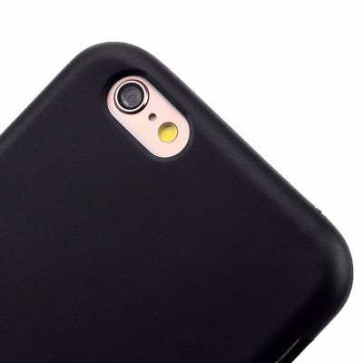 Capa preta para smartphone com recorte para câmera