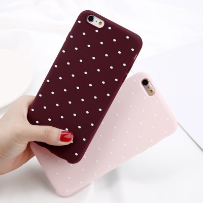 Capas de telemóvel em silicone rosa claro e bordo com padrão de pontos