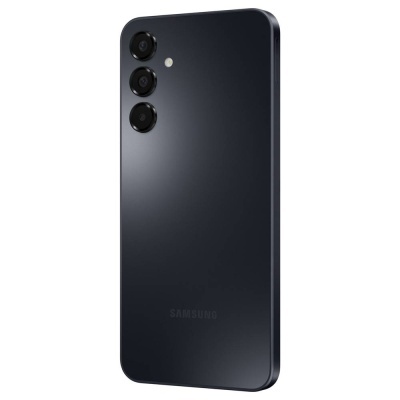 Smartphone preto da Samsung com três câmaras traseiras e flash LED