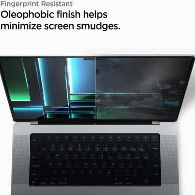 Portátil com ecrã dividido mostrando efeito oleofóbico para minimizar marcas digitais