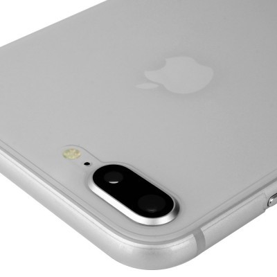 iPhone prata com câmara dupla e logótipo Apple na parte traseira