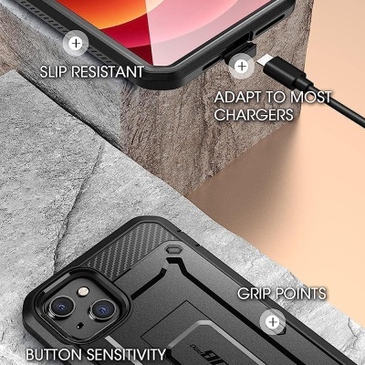 Capa de telemóvel preta com recortes precisos e pontos de aderência sobre fundo de pedra