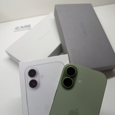 Smartphone iPhone verde com caixa e caixas de Apple Watch