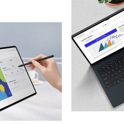 dois dispositivos eletrónicos com gráficos e texto numa mesa interior minimalista