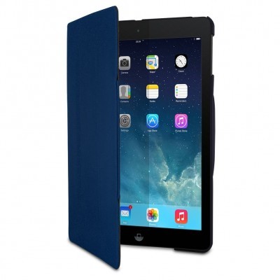 Tablet preto com capa azul e ecrã de aplicações