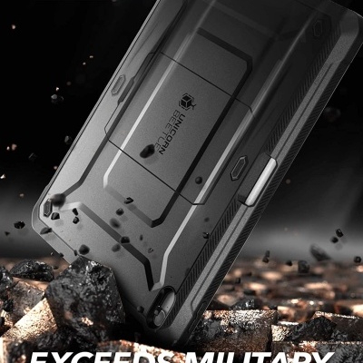 Capa protetora preta para tablet com design robusto e selo MIL STD 810G-516.6