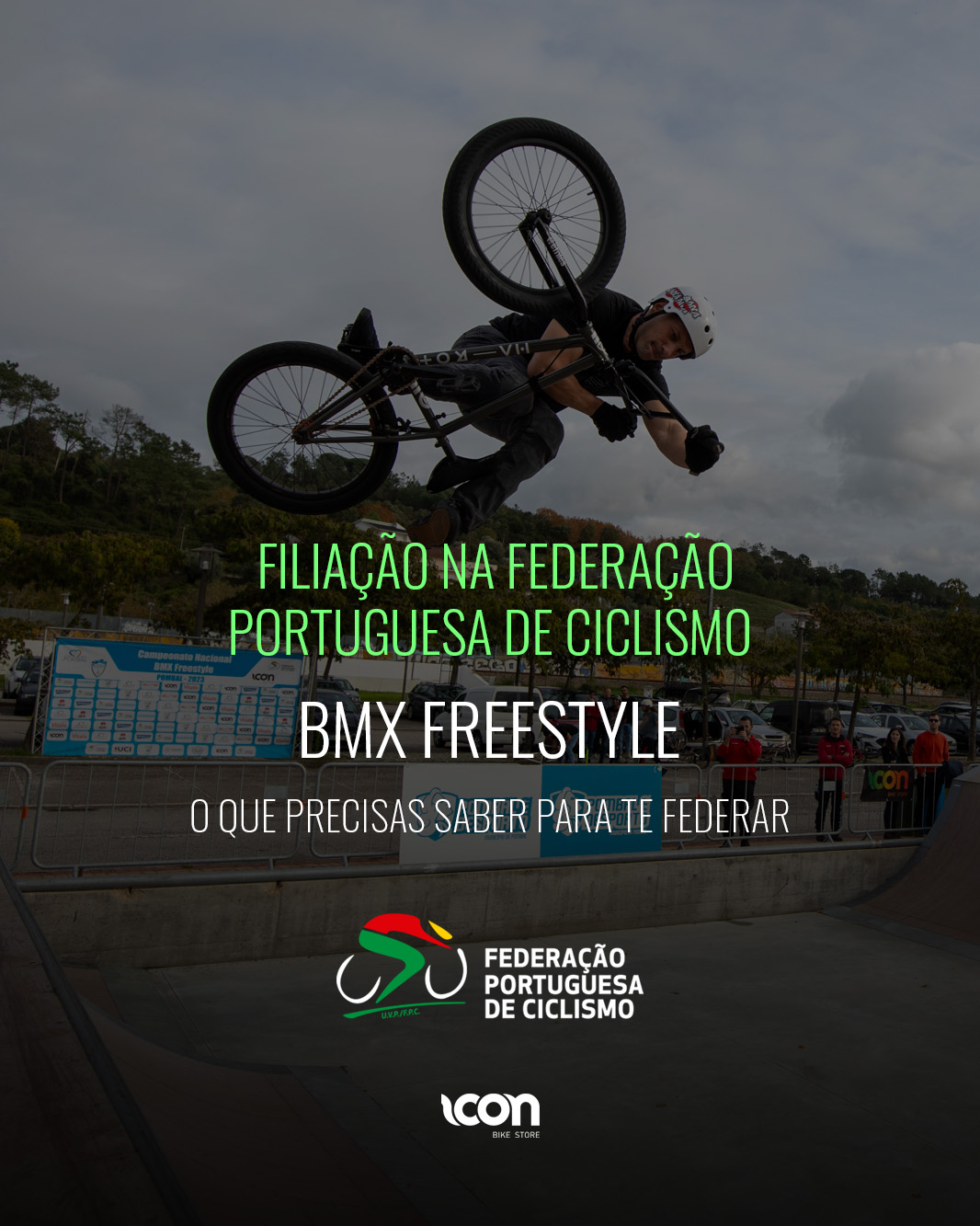 Ciclista em manobra de BMX freestyle numa pista de skate com texto informativo da Federação Portuguesa de Ciclismo