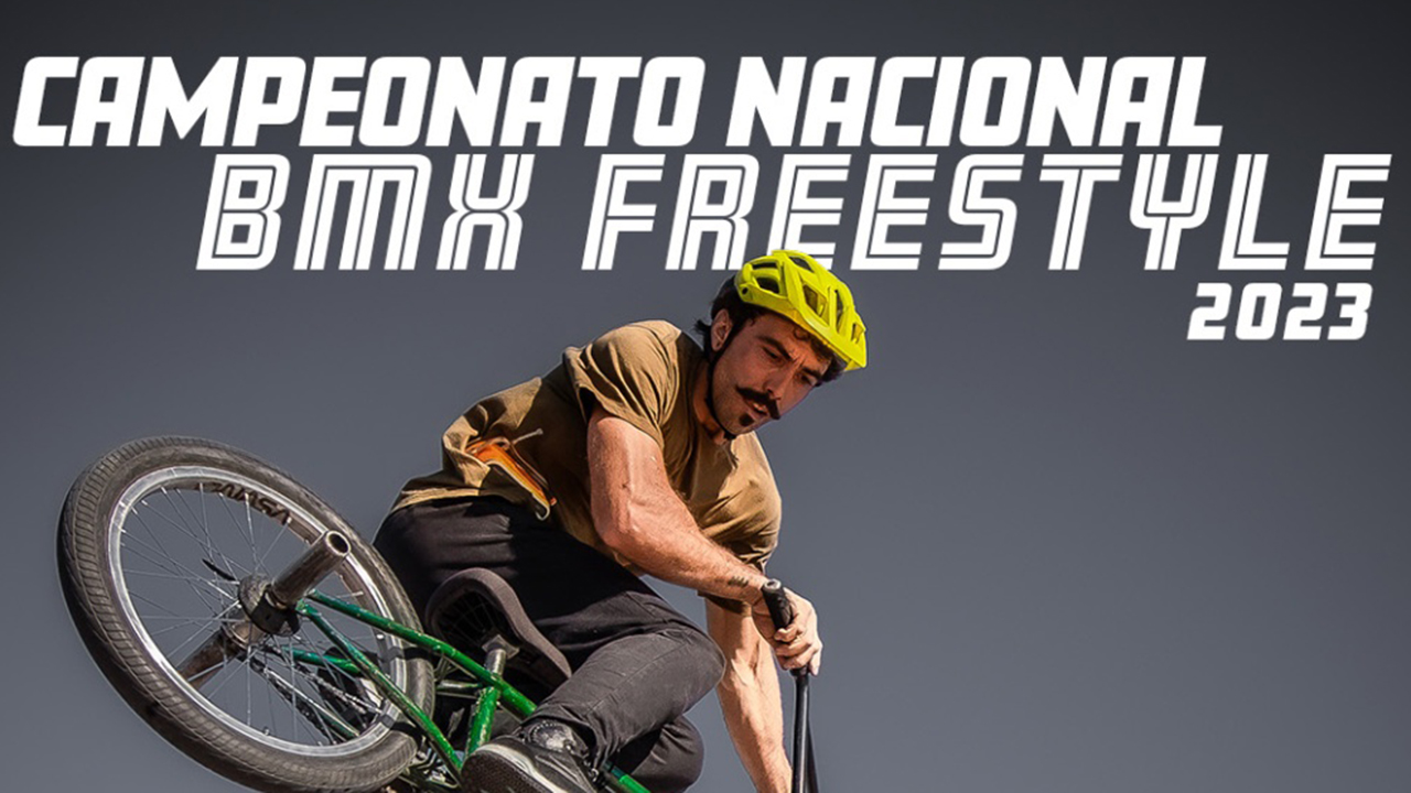 Ciclista a fazer manobra de BMX com capacete amarelo e bicicleta verde sob texto do campeonato nacional.